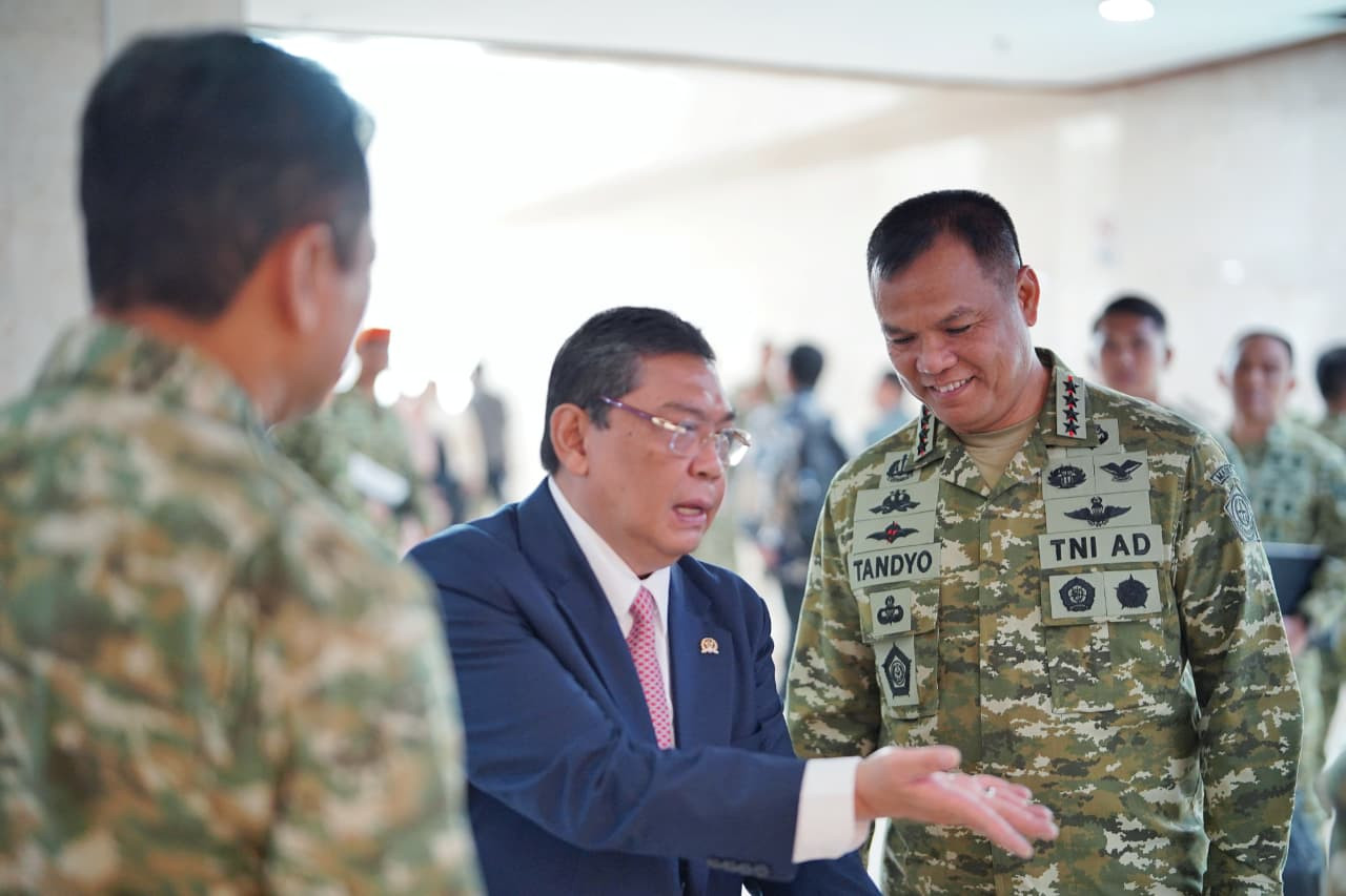 Wapang TNI Dampingi Menhan RI dalam Rapat Kerja Bersama Komisi I DPR RI