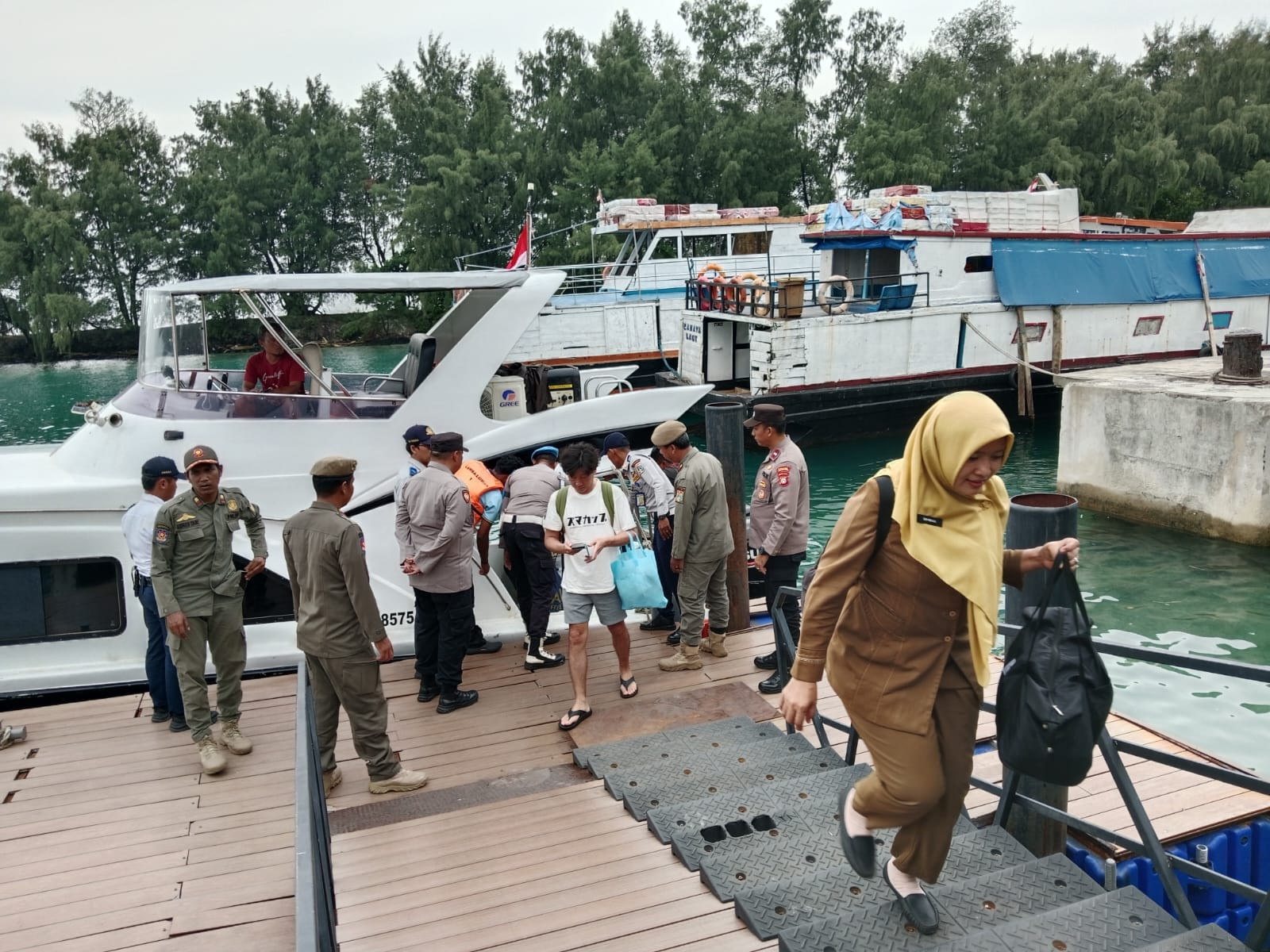 Strong Point di Dermaga, Polres Kepulauan Seribu Perkuat Pengamanan dan Edukasi Keselamatan Penumpang