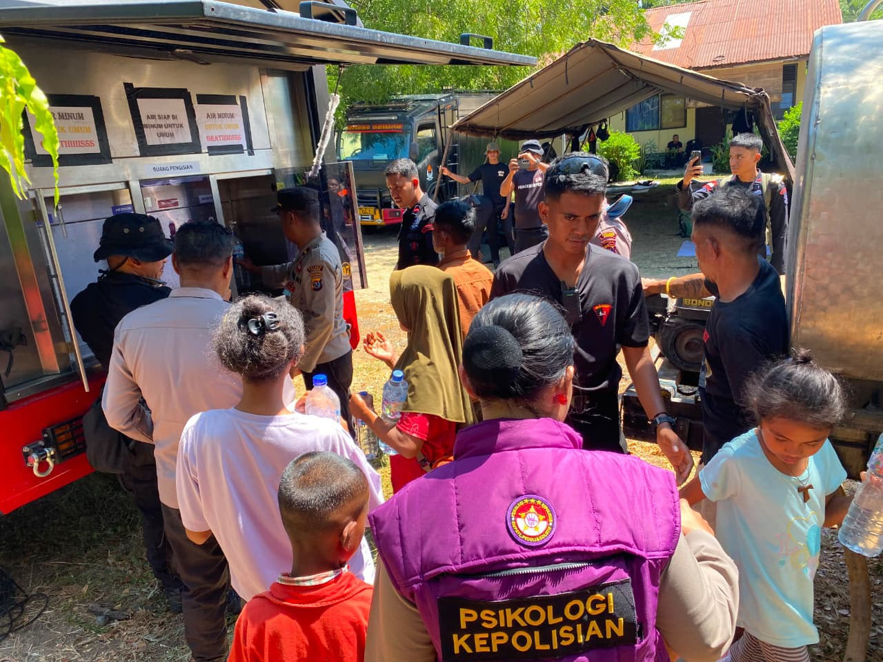 Polri Salurkan Bantuan Water Treatment untuk Korban Gempa di Mbay