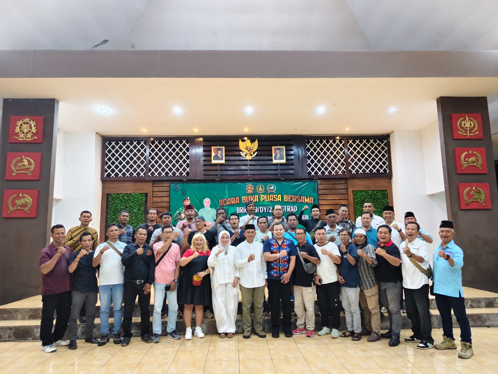 Brigif 9/DY Kostrad Bukber Dengan Insan Jurnalis & Santunan Anak Yatim Piatu