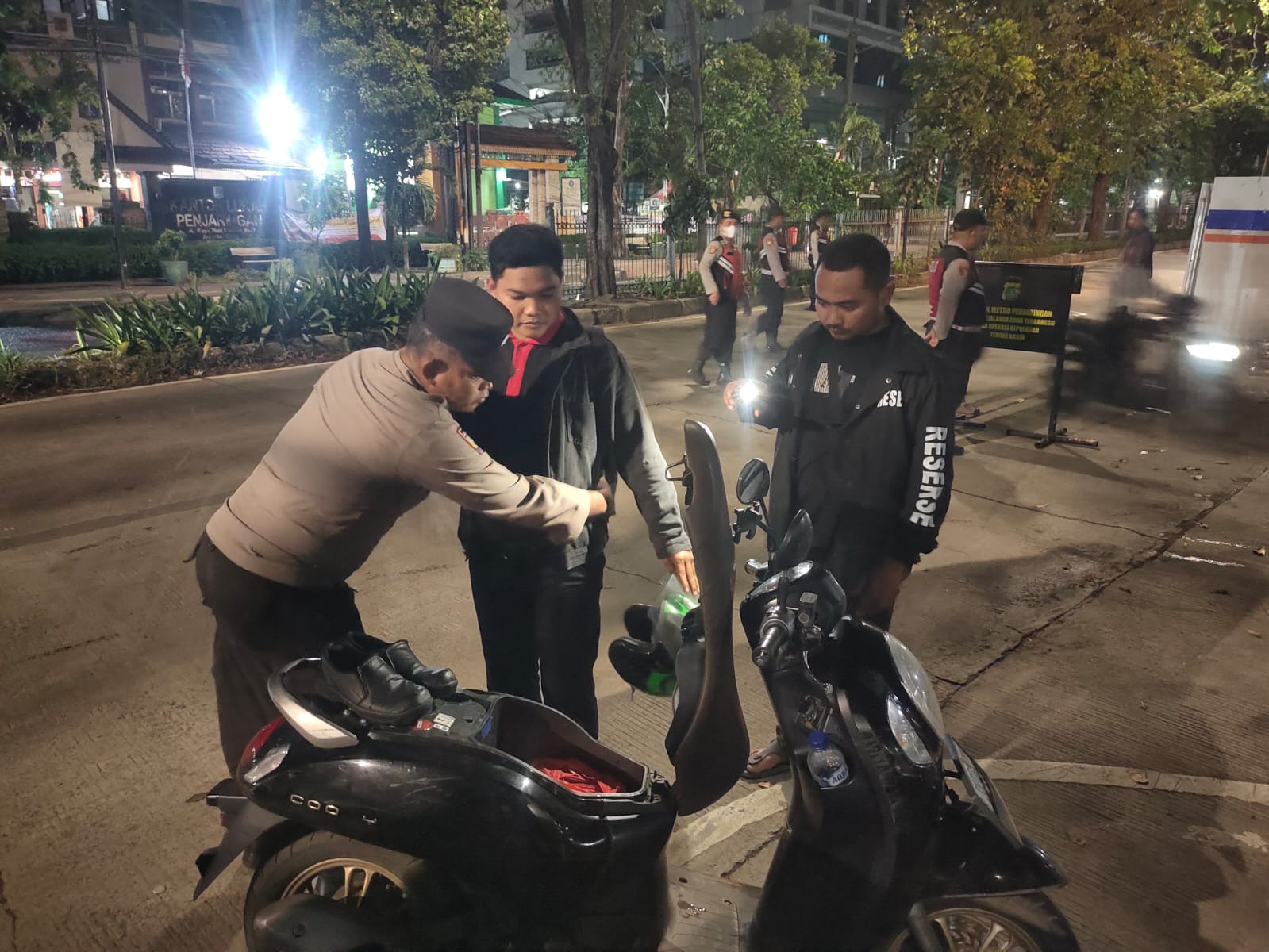 Polsek Metro Penjaringan Intensifkan Patroli Malam, Dua Motor Tanpa Surat Diamankan Saat KRYD
