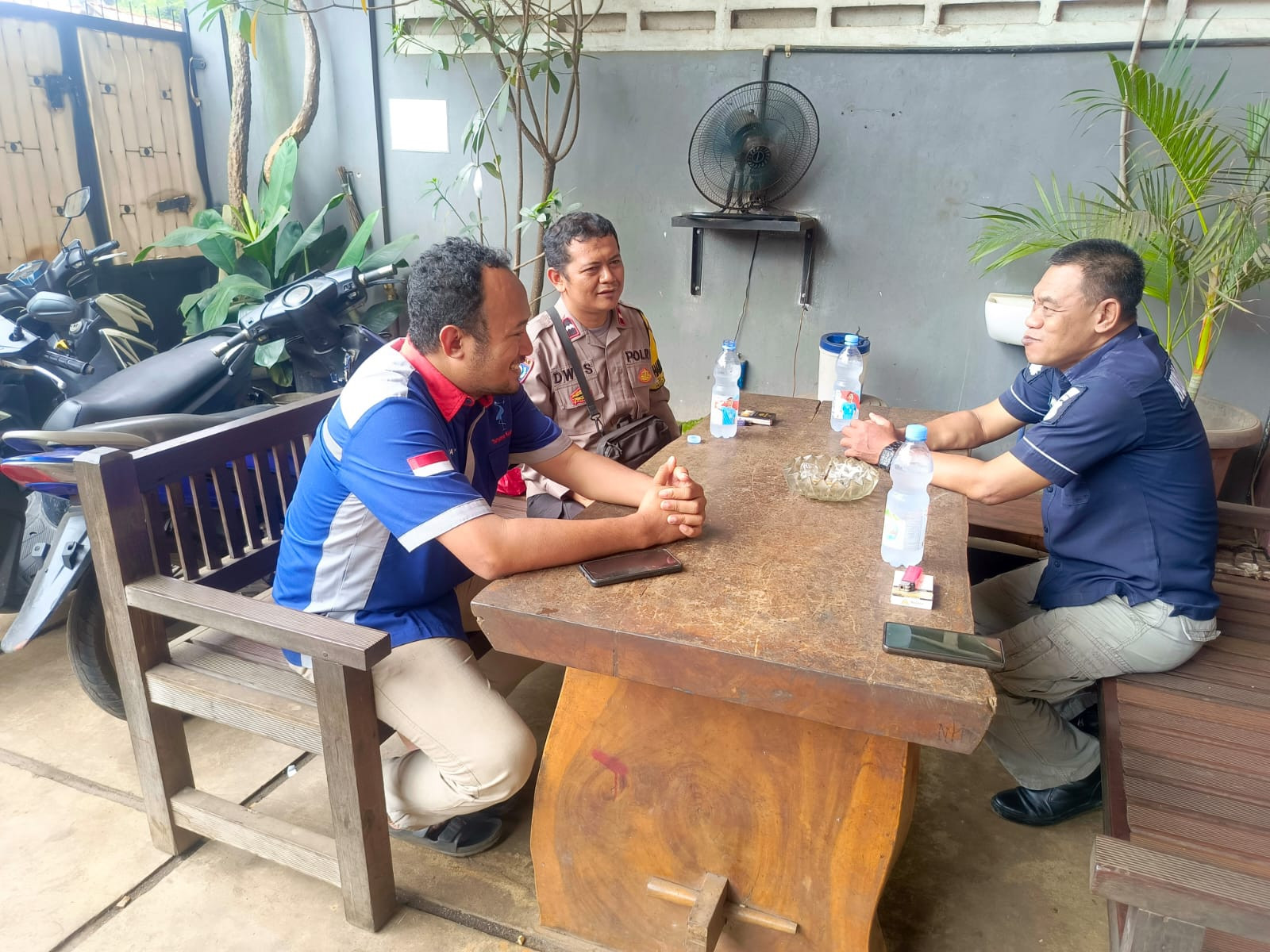 Sambangi Warga Himbauan Cegah Curanmor, Polsek Bantargebang Sambangi Warga Sumurbatu dan Tekankan Kunci Ganda