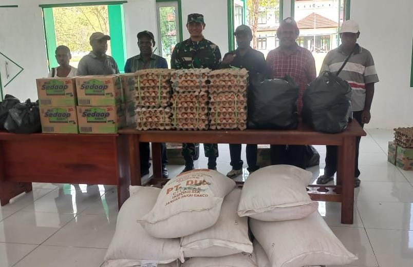Danrem 172/PWY Salurkan Bantuan Sembako Untuk 11 Kepala Suku di Yahukimo, Perkuat Sinergi dan Kepedulian