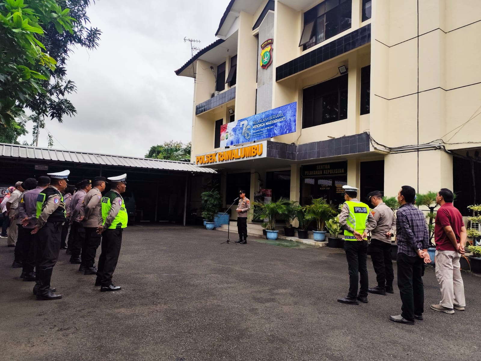 Polsek Rawa Lumbu Gelar Apel Pagi, Tekankan Disiplin dan Pelayanan Humanis