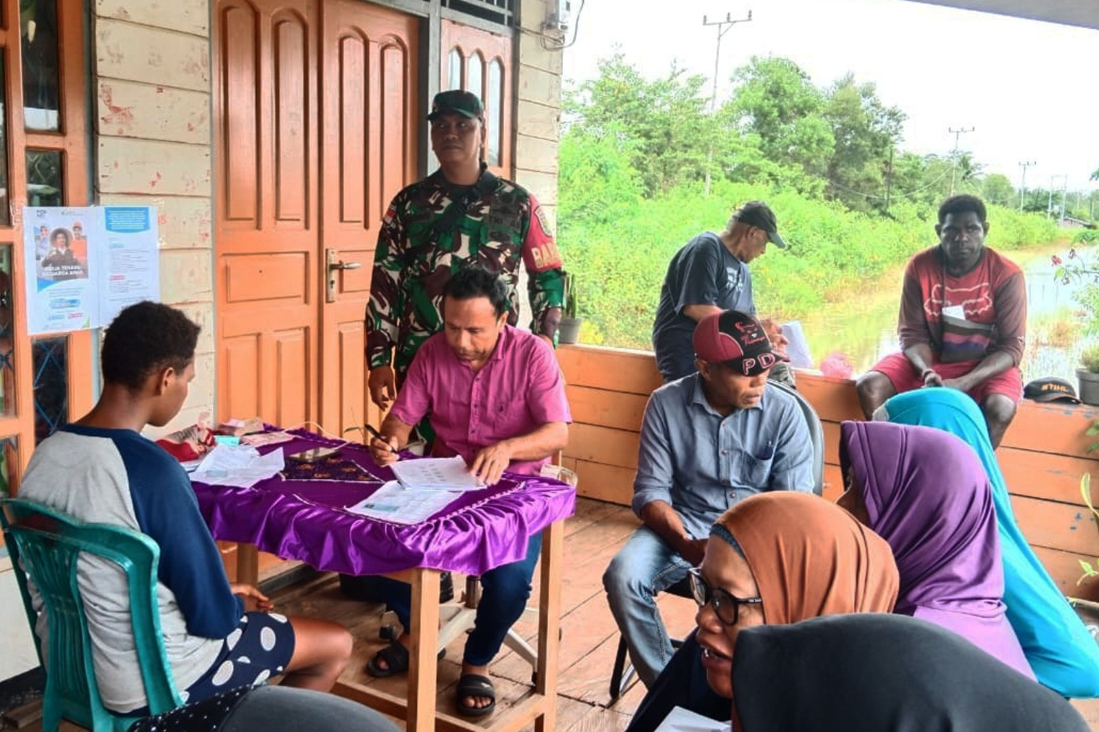 Babinsa Sota Dampingi Penyerahan Bantuan Kemensos, Pastikan Tepat Sasaran