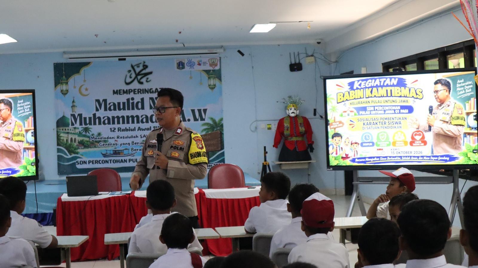 Police Goes to School, Bhabinkamtibmas Pulau Untung Jawa Tanamkan Karakter dan Cegah Bullying Sejak Dini
