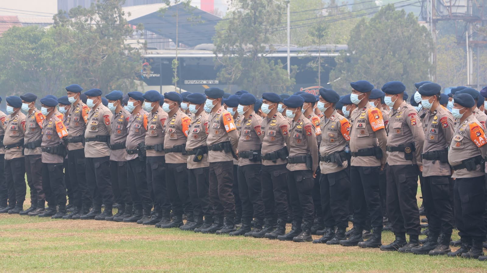 200 Personel Brimob NTB dan 10 Personel Pusdokkes Polri Perkuat Penanganan Karhutla di Kalteng