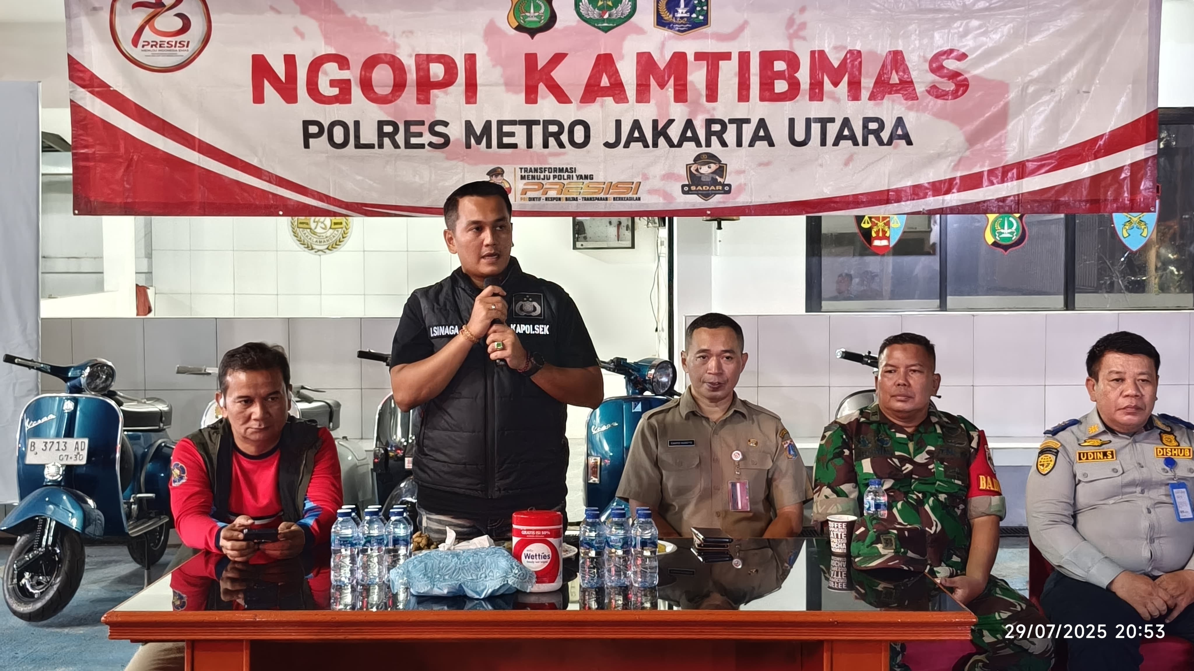 Kapolsek Pademangan Gelar Ngopi Kamtibmas dan Nobar Final AFF U-23 Bersama Warga dan Stakeholder