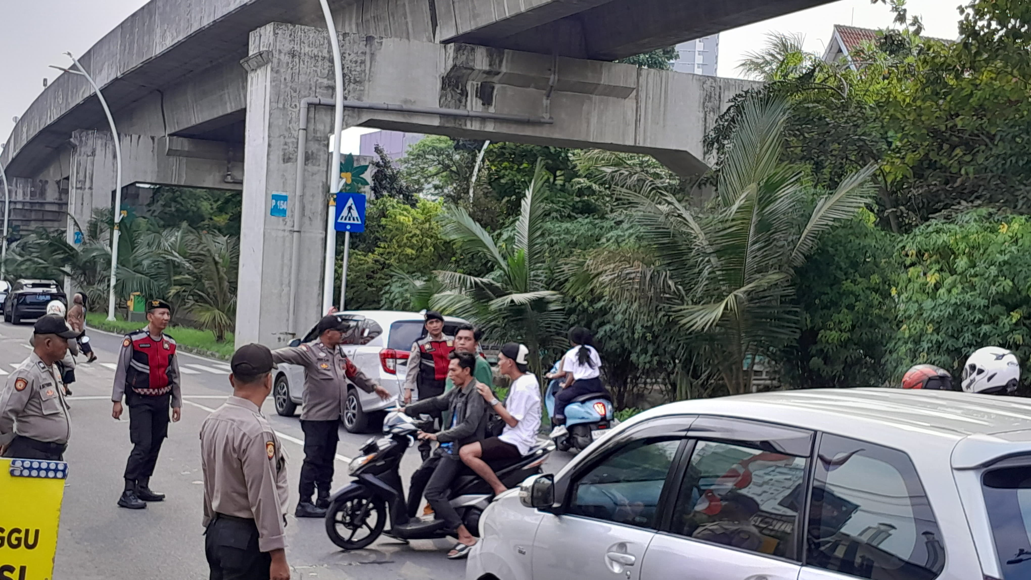Polsek Kelapa Gading Gelar Apel KRYD dan Edukasi Pelanggar Lalu Lintas