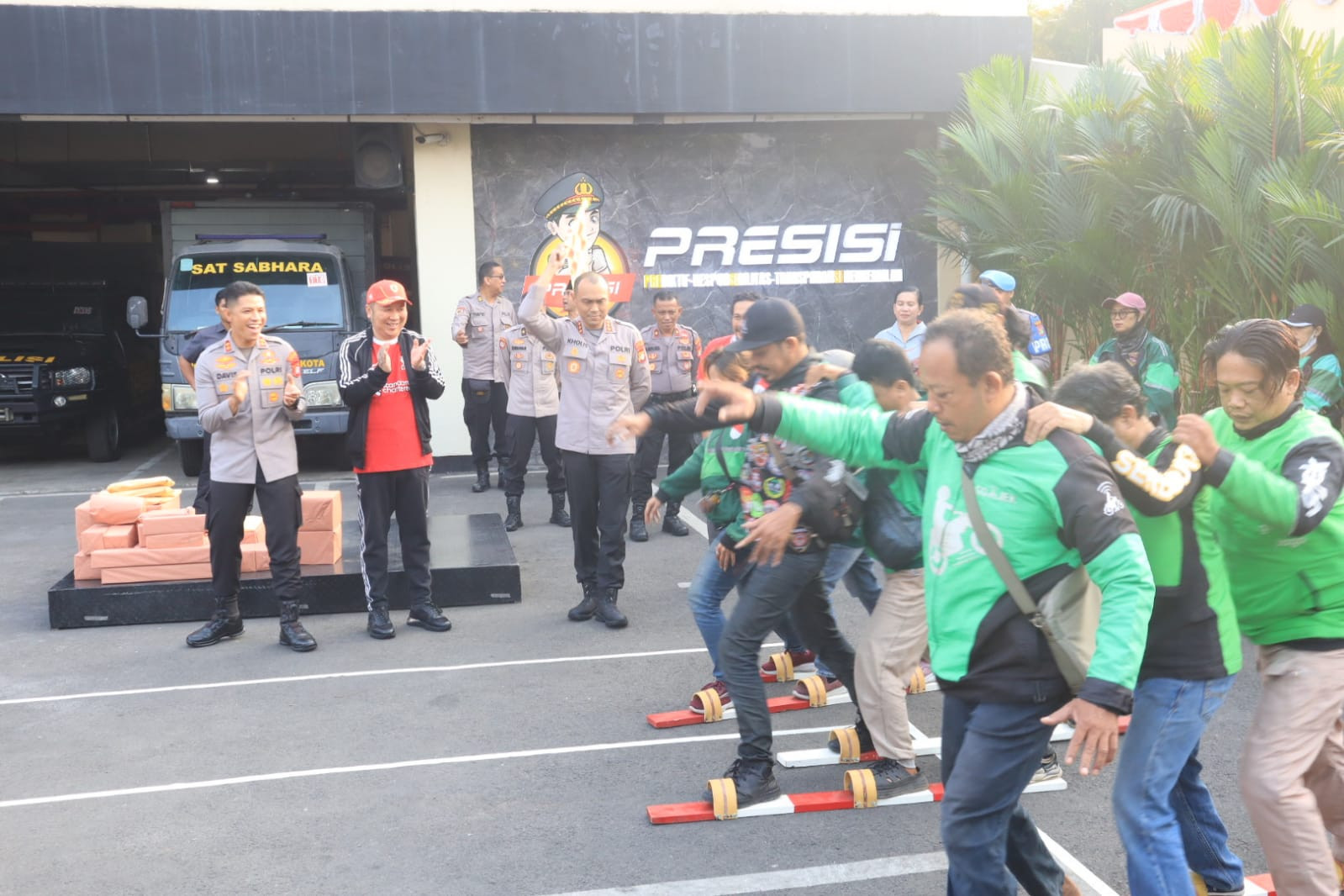 Polres Metro Bekasi Kota Rangkul Ojol, Hadirkan Layanan Servis Motor Gratis hingga Lomba Tradisional Meriahkan Pekan Kemitraan