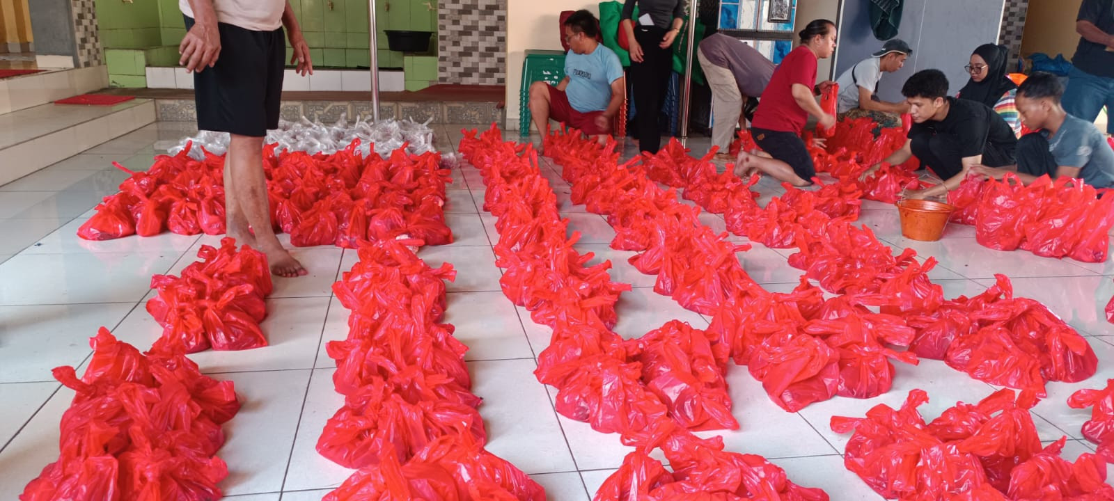 Polsek Koja Gelar Penyembelihan Hewan Kurban 1447 H, Salurkan Ratusan Bungkus Daging Kurban untuk Warga