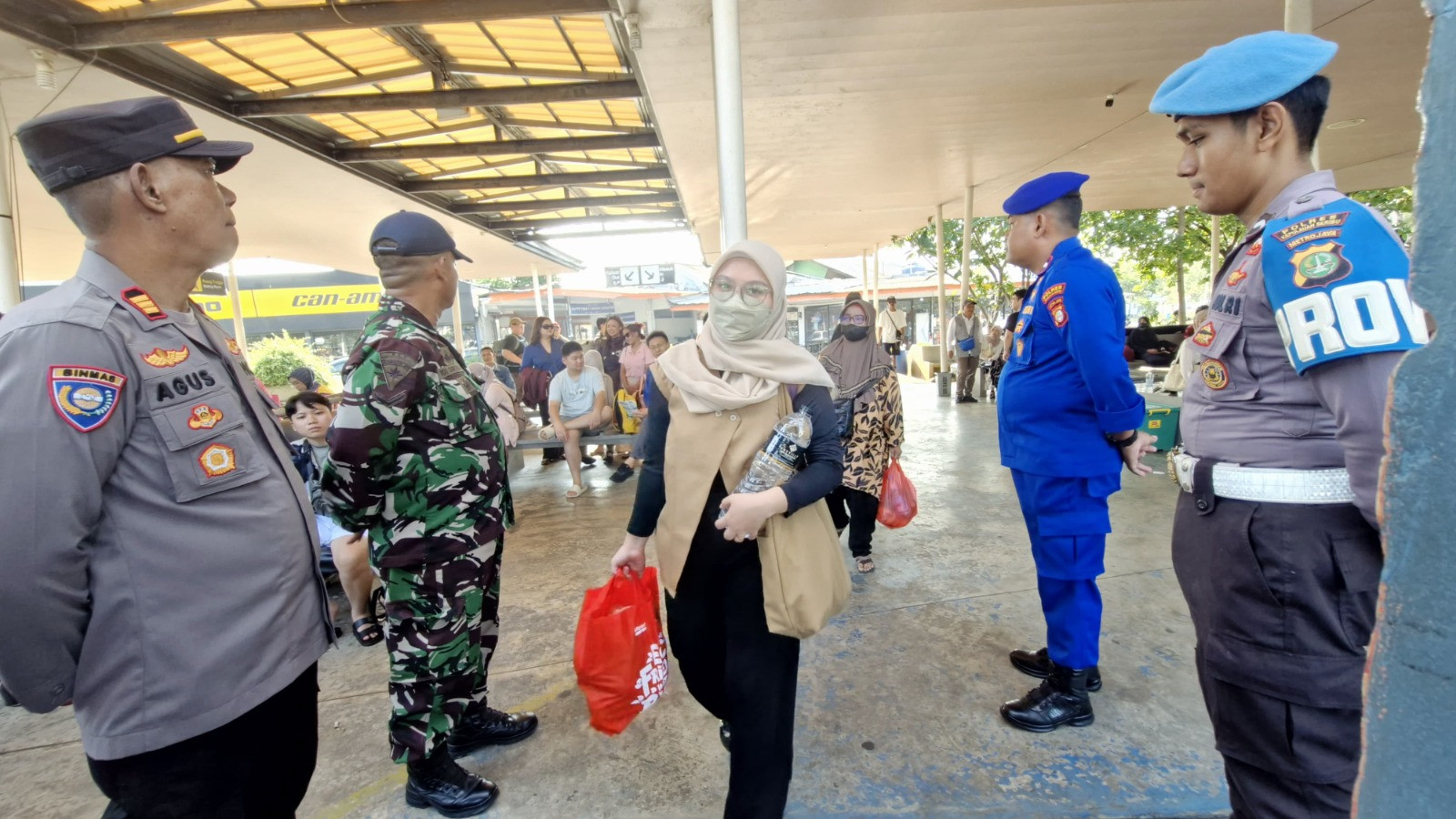 Polres Kepulauan Seribu Bersama TNI dan Instansi Terkait Amankan Keberangkatan Wisatawan di Dermaga Marina Ancol