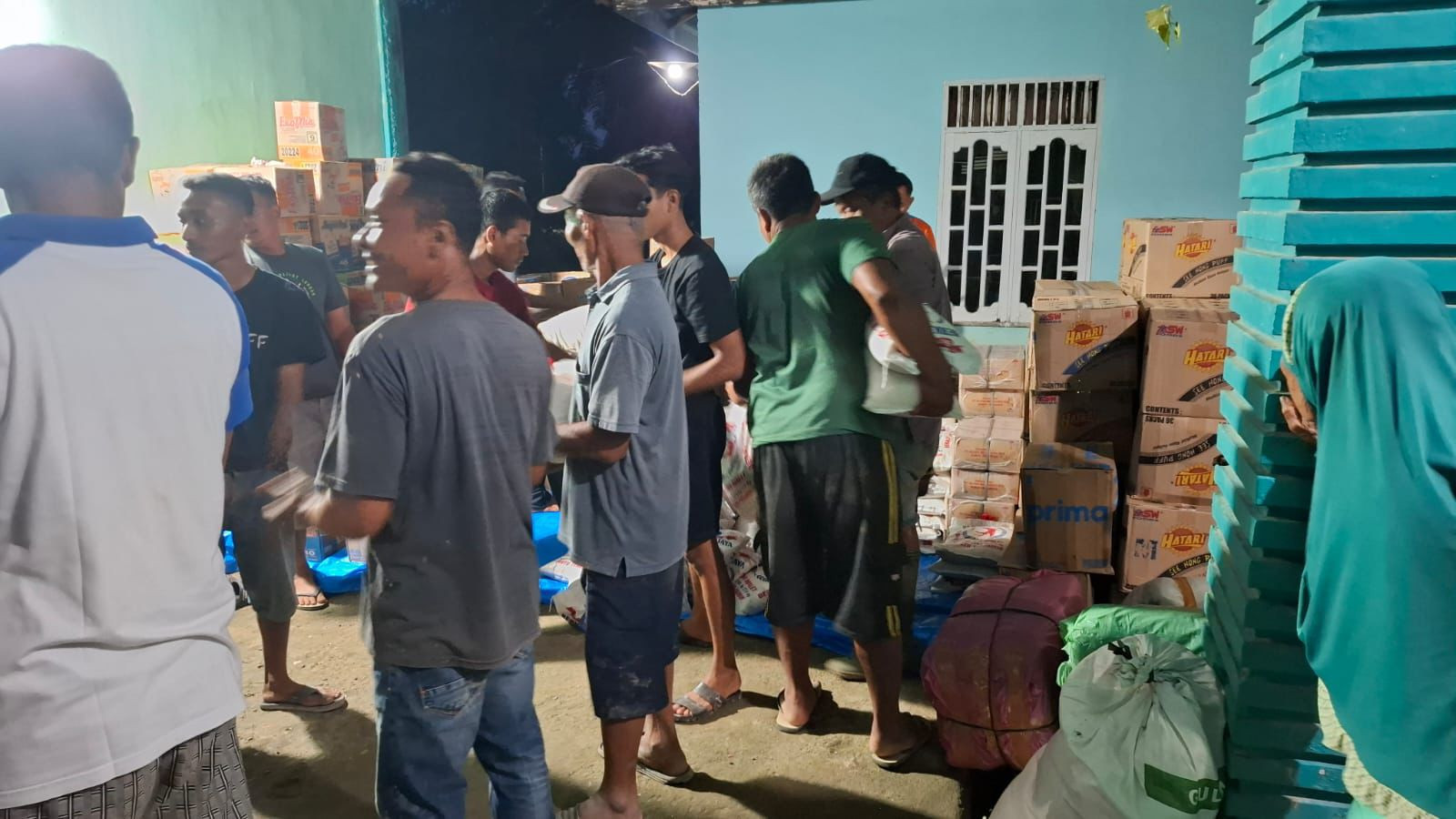 Polres Langkat Salurkan Bantuan Sosial Pascabencana Banjir di Desa Paya Bengkuang