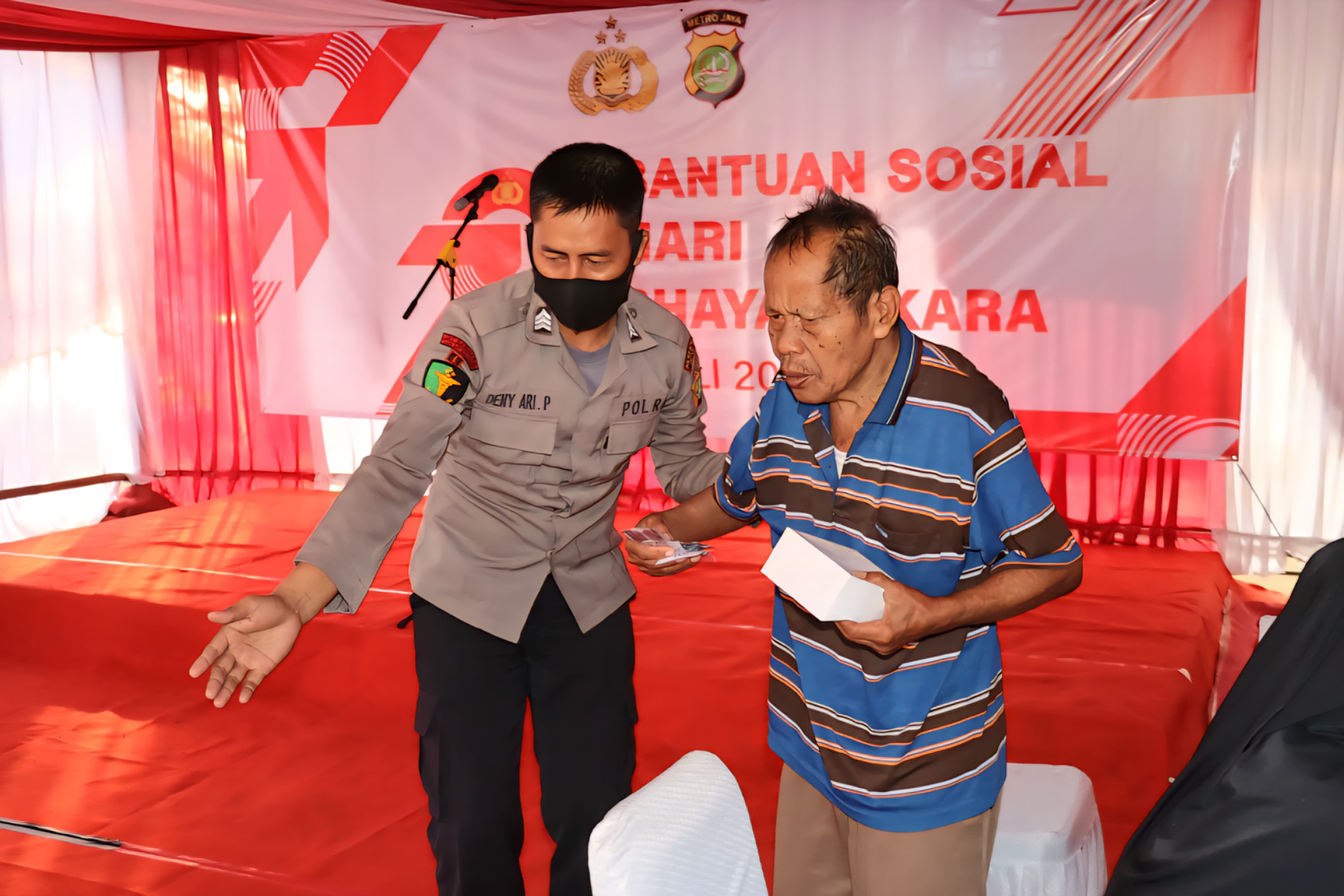 Polres Metro Depok Gelar Bhakti Kesehatan di TPA Cipayung Sambut Hari Bhayangkara ke-79