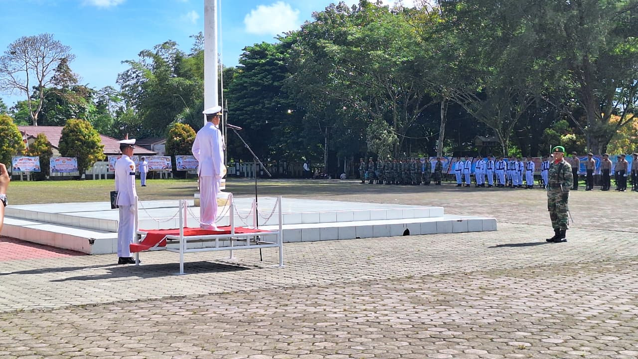 Sinergitas Lanal Simeulue dan Kodim 0115 Laksanakan Upacara Peringatan HUT Ke-80 TNI Tahun 2025 di Lapangan Pendopo Kabupaten Simeulue
