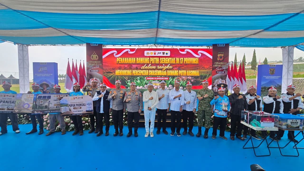 Wujudkan Swasembada, Wakapolri Pimpin Langsung Penanaman Perdana Bawang Putih Serentak