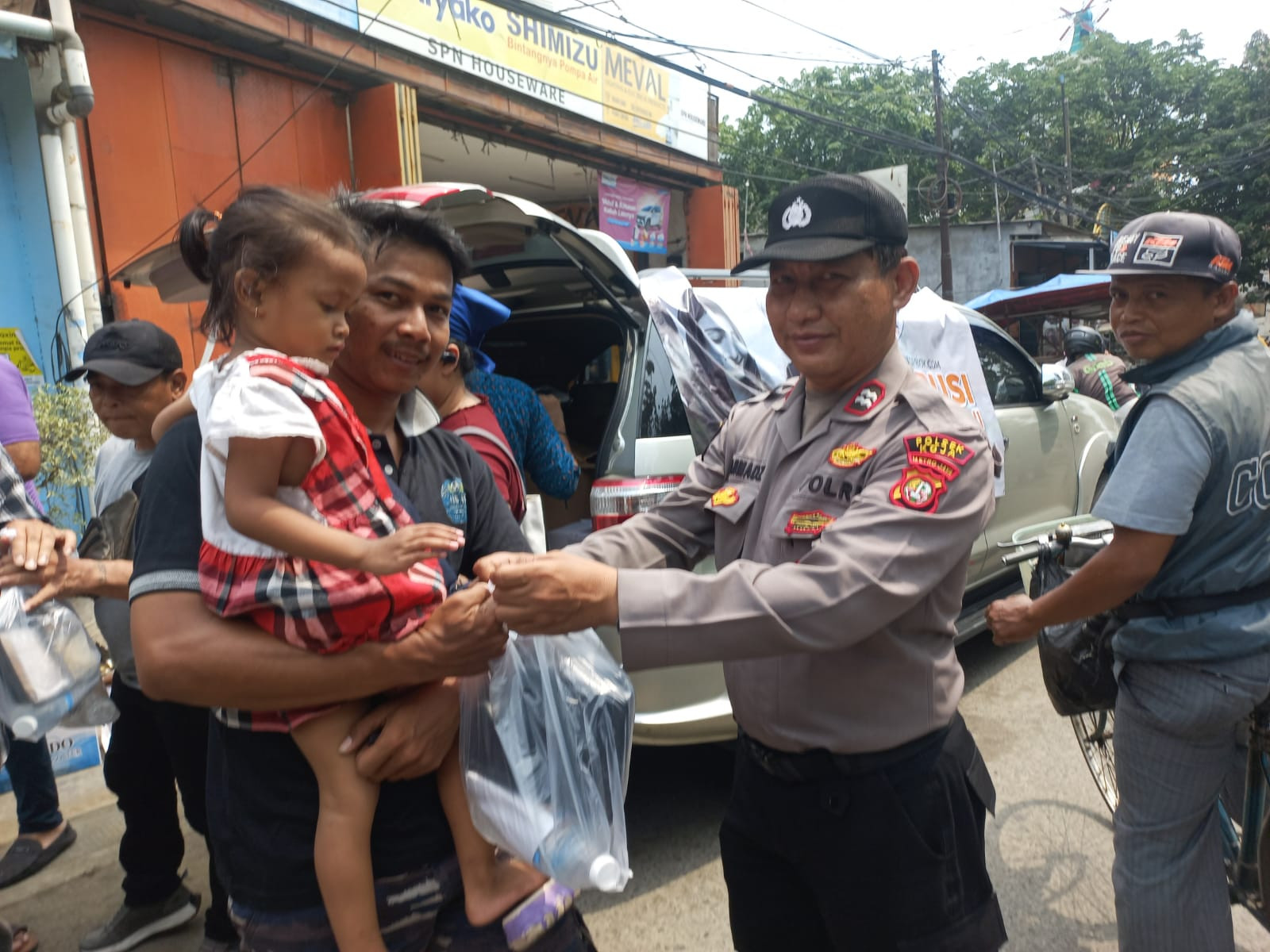 Polsek Koja Gelar Jumat Berkah: Wujud Kepedulian Polri Lewat Aksi Sosial