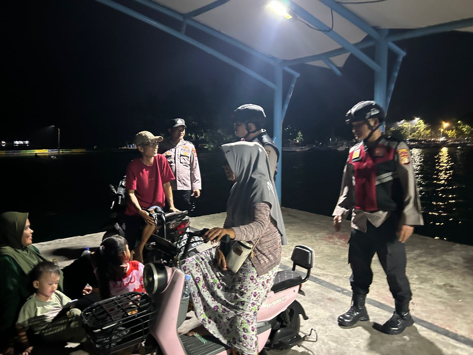 Patroli Gabungan Polsek Kepulauan Seribu Utara Perkuat Pencegahan 3C dan Sosialisasi 110 Demi Ciptakan Wisata Aman Libur Panjang