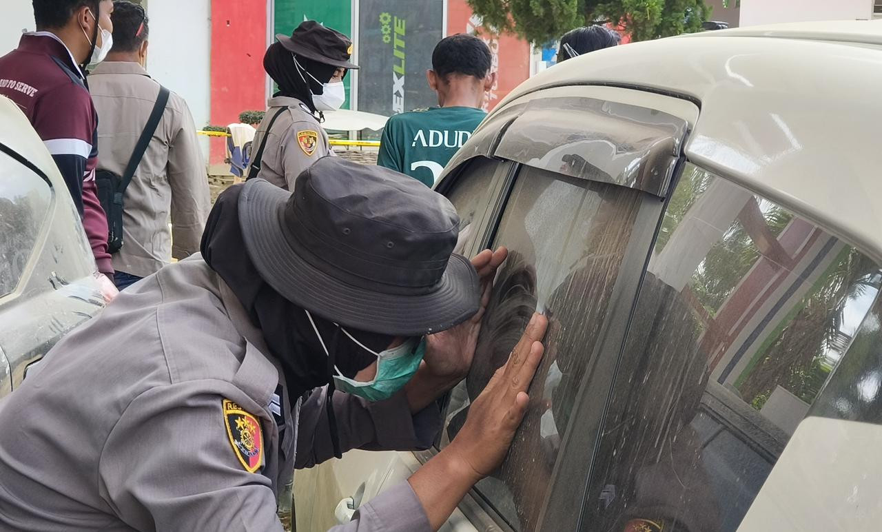 Kapolres Aceh Tamiang Cek Mobil Terdampak Banjir, Bantah Isu Mayat di Dalam Kendaraan