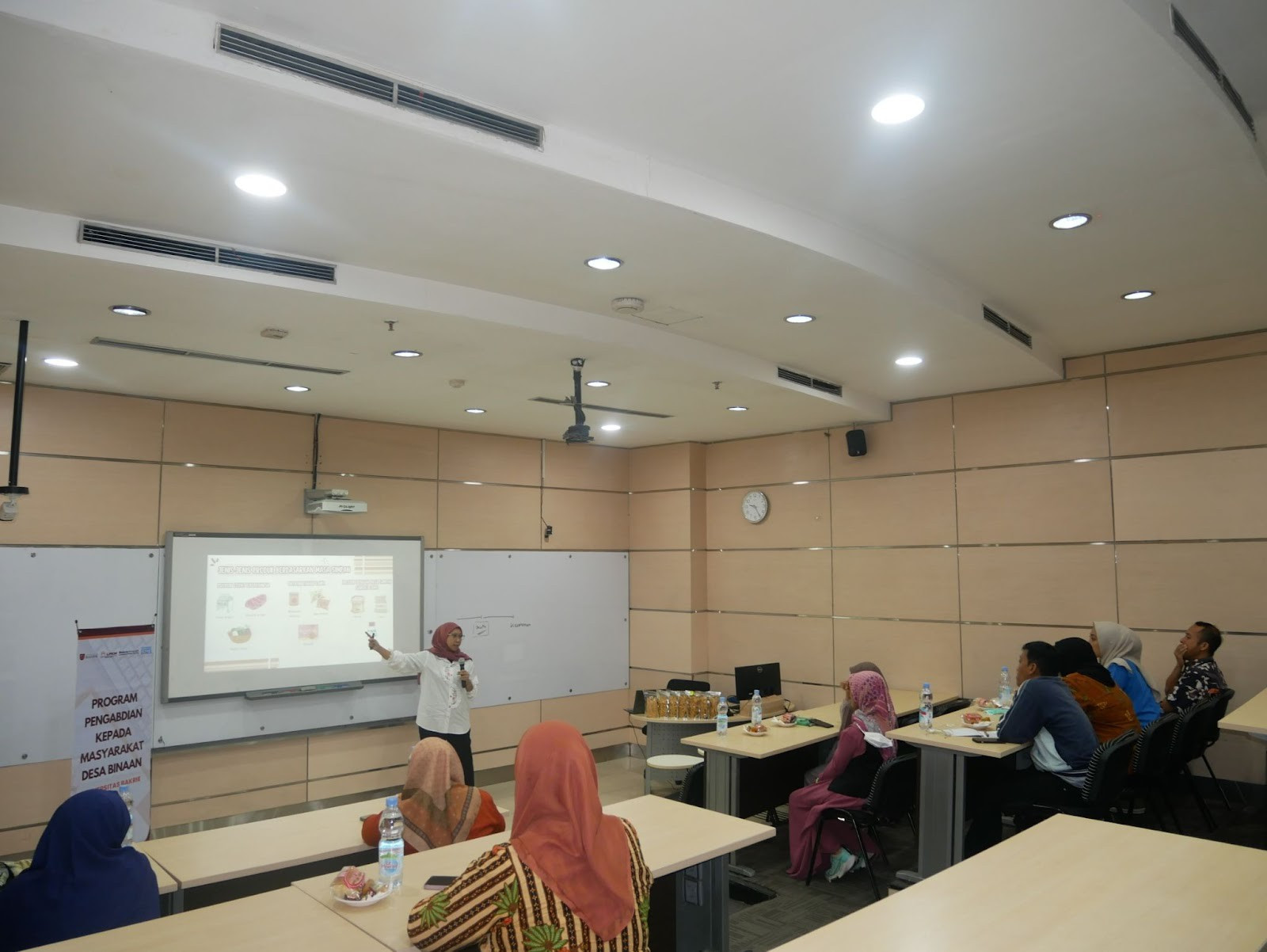 Universitas Bakrie Gelar Pelatihan Masa Simpan Produk Pangan untuk UMKM