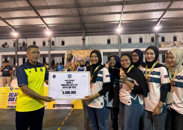Danlanal Bintan Hadiri Acara Penutupan Turnamen Bola Voli Bupati Cup 2025