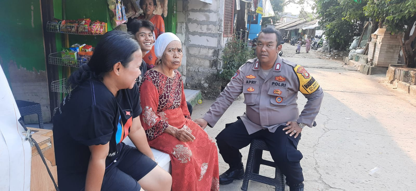 Bhabinkamtibmas Kelurahan Margajaya Gencarkan Patroli dan Edukasi Warga Soal Keamanan Lingkungan