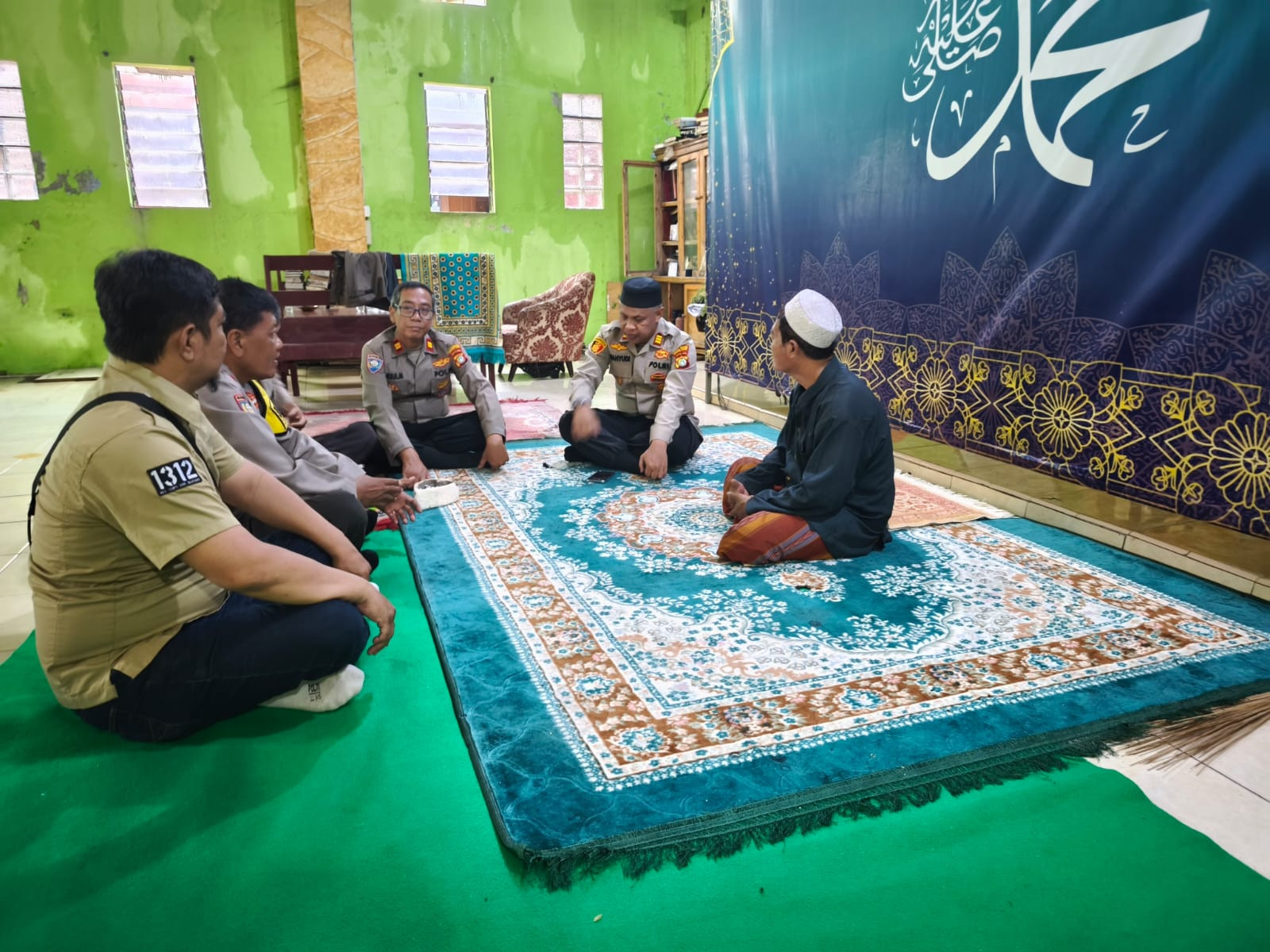 Perkuat Sinergi, Kapolsek Bekasi Barat Sambangi Ketua Majelis Hidayatul Musthofa
