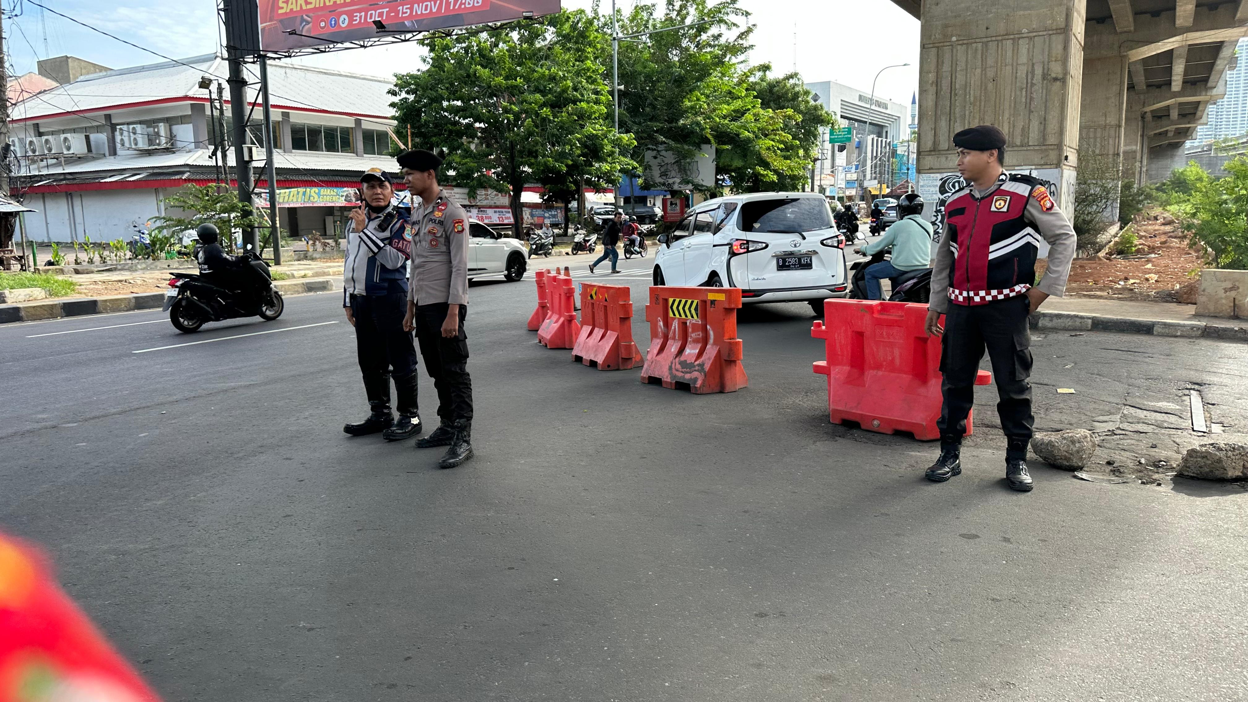 Demi Kelancaran Pagi Hari, Tim Presisi Polres Metro Bekasi Kota Sebar Personel di 3 Titik Traffic Light Rawan Padat