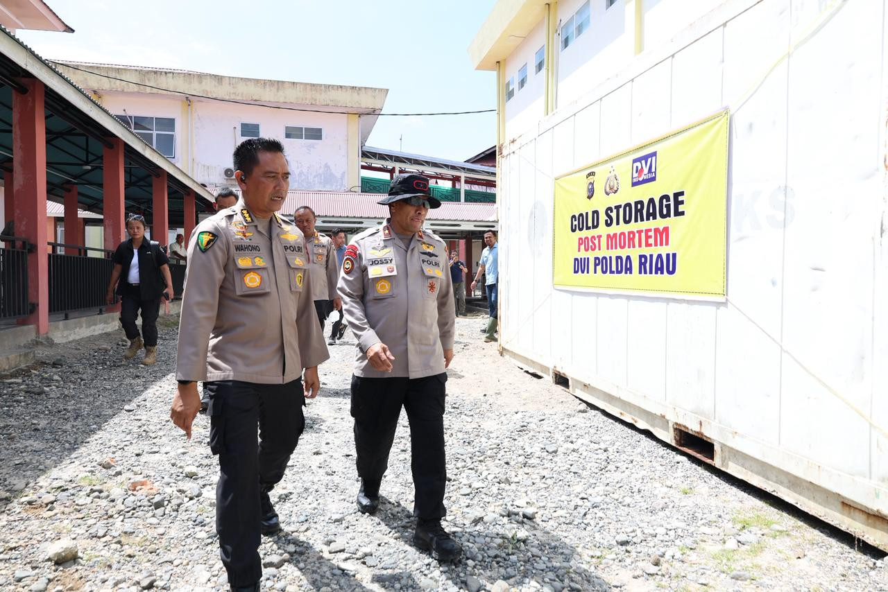 Peti Pendingin Jenazah Bantuan Polda Riau Tiba di RSUD Lubuk Basung Agam