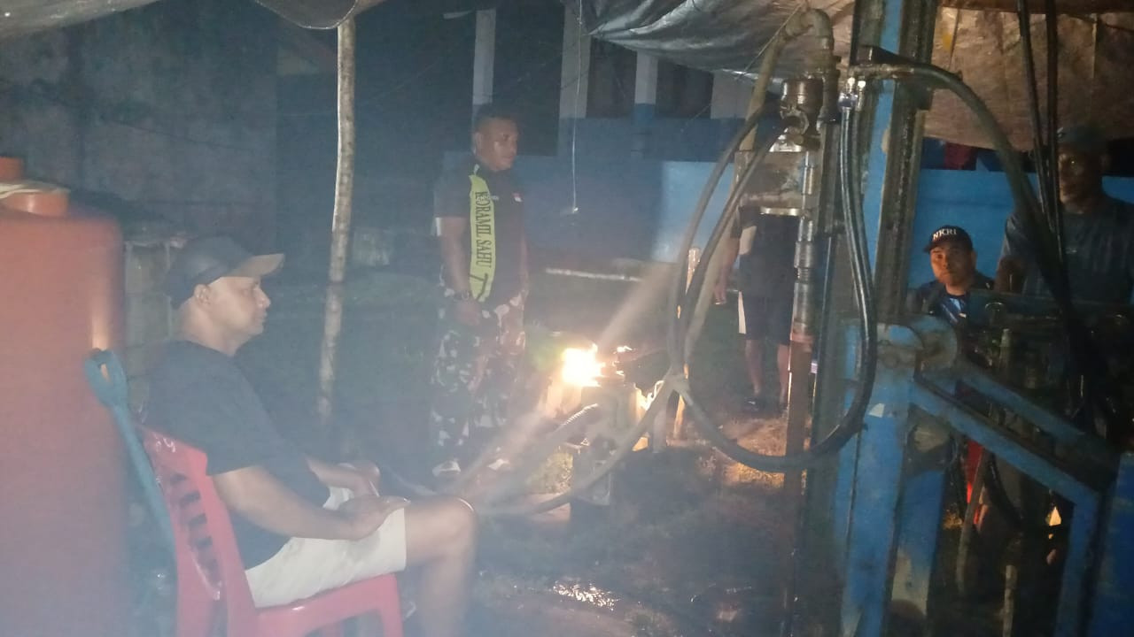 Malam Penuh Semangat, Satgas TMMD Ke-124 Kodim 1501/Ternate Lanjutkan Pengeboran Untuk Kesejahteraan Masyarakat