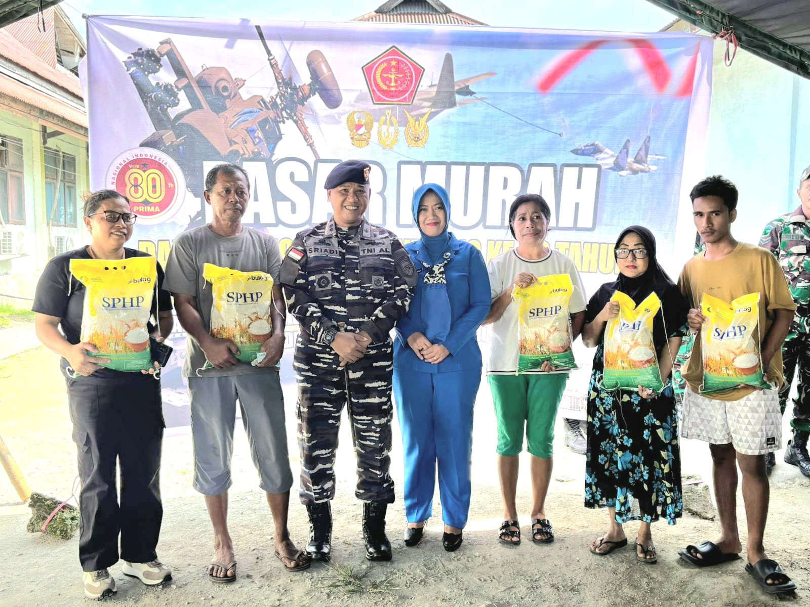 TNI di Aru Gelar Pasar Murah dan Bakti Kesehatan Menyongsong HUT Ke-80 TNI