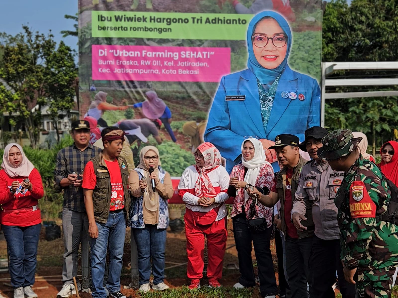 Ketua PKK Kota Bekasi Resmikan Lahan Urban Farming Sehati di Jatiraden