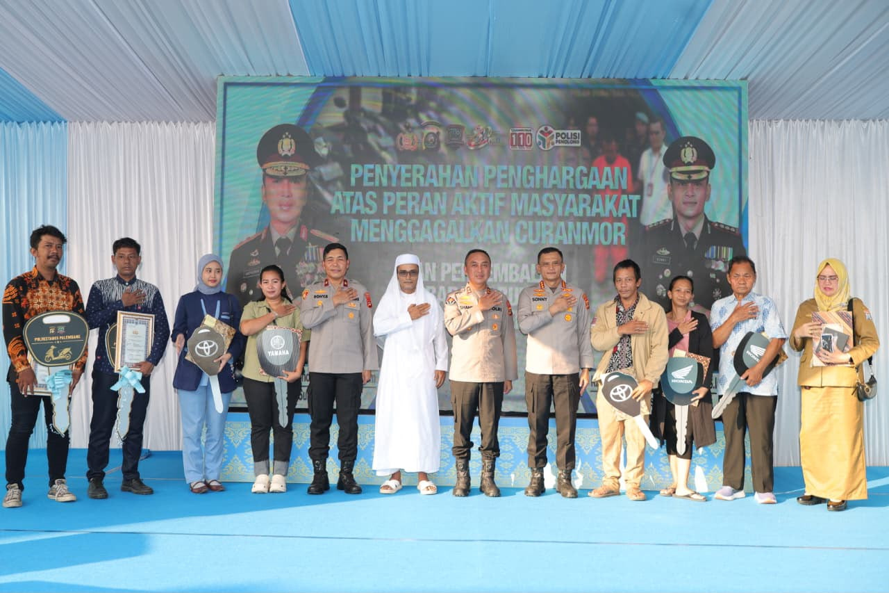 Wujud Negara Hadir, Kapolda Sumsel Pimpin Penyerahan Barang Bukti Kejahatan ke Korban