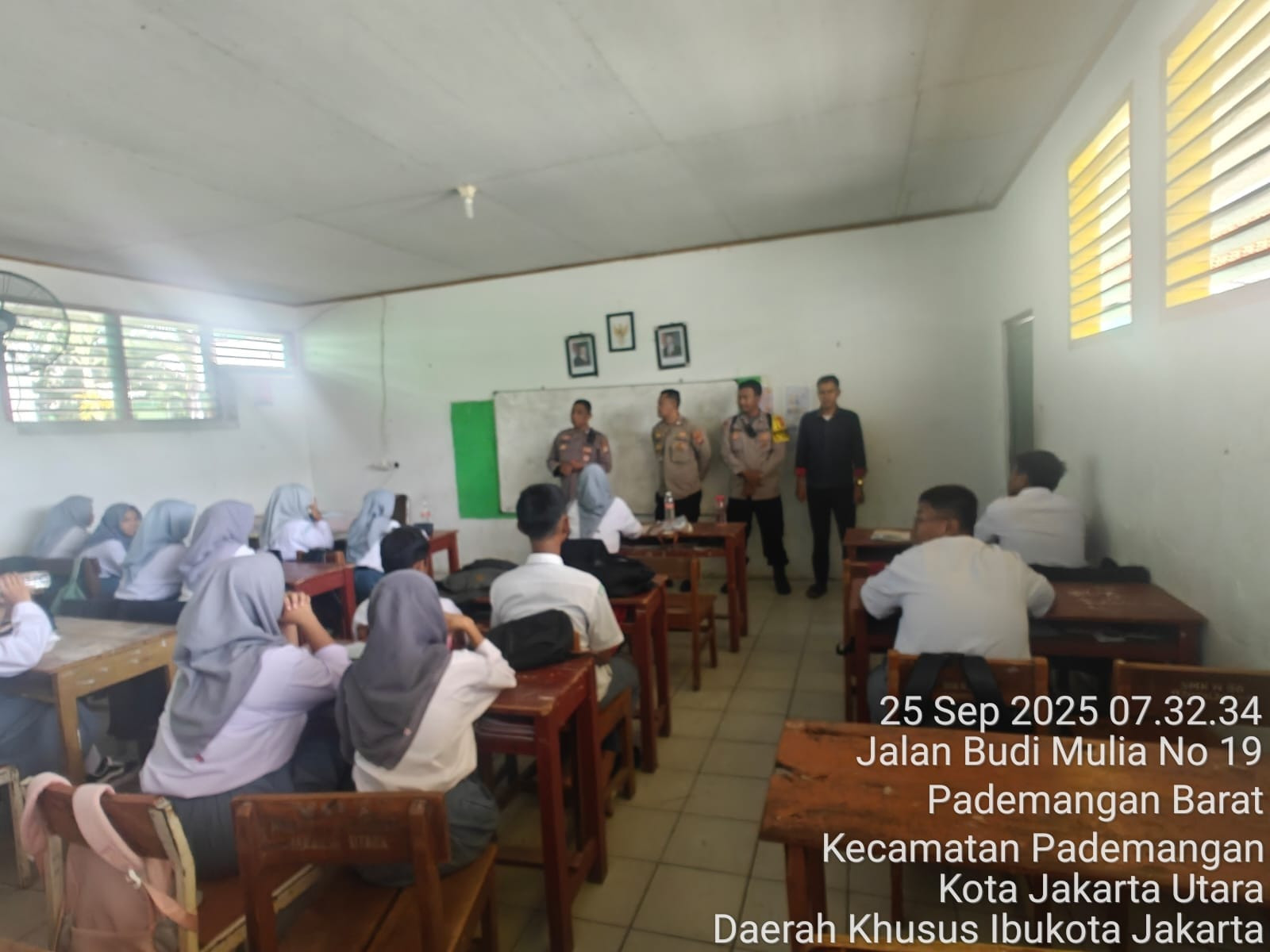 Polisi Polsek Pademangan Sambangi SMK Raudhatul Jannatinna’im, Ajak Pelajar Jadi Generasi Tangguh Tanpa Narkoba