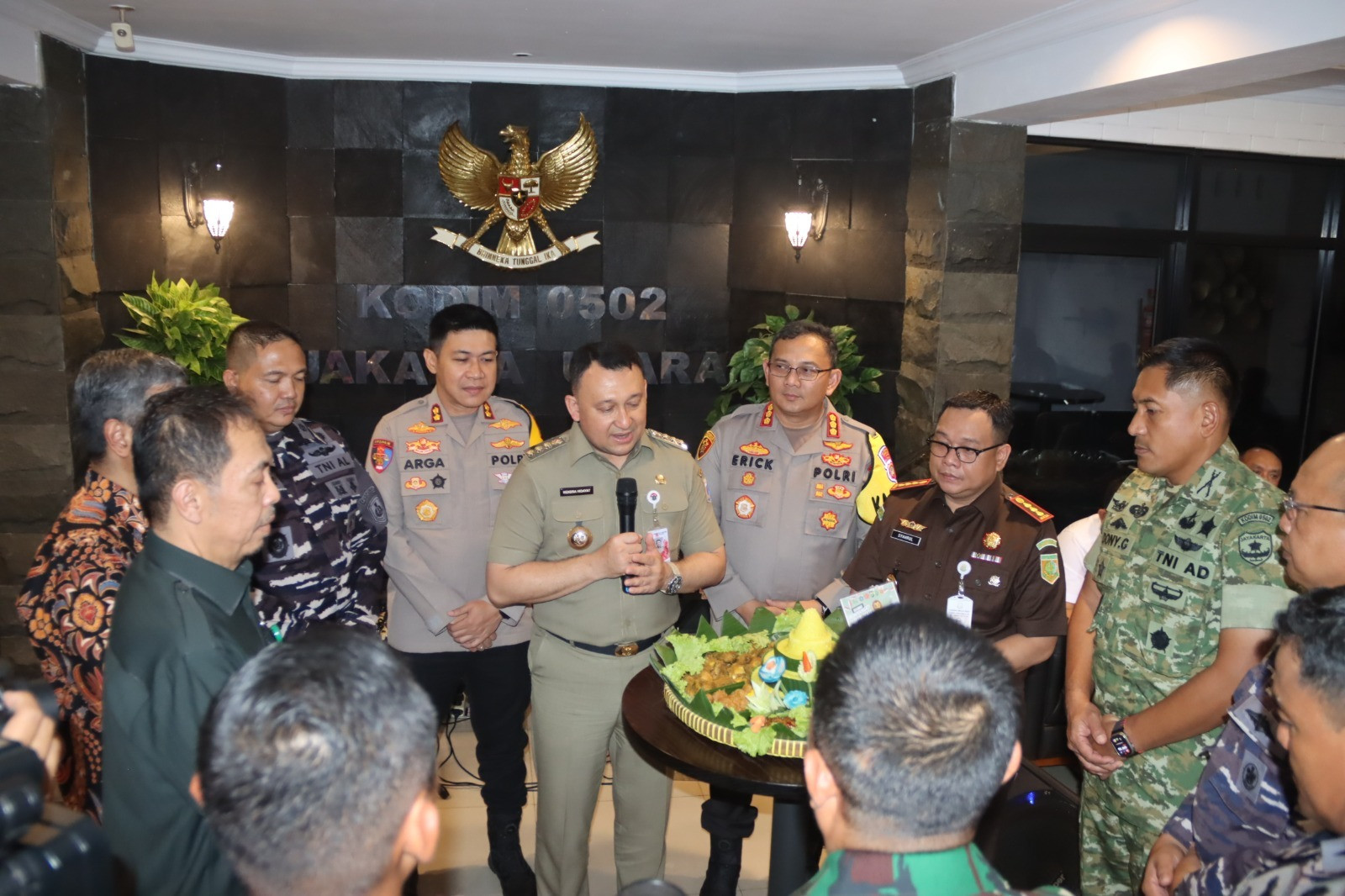 Sinergi TNI–Polri di HUT TNI ke-80, Kapolres Kepulauan Seribu Bersama Forkopimda Jakarta Utara Kunjungi Kodim 0502/JU: Wujud Nyata Semangat Jaga Jakarta+