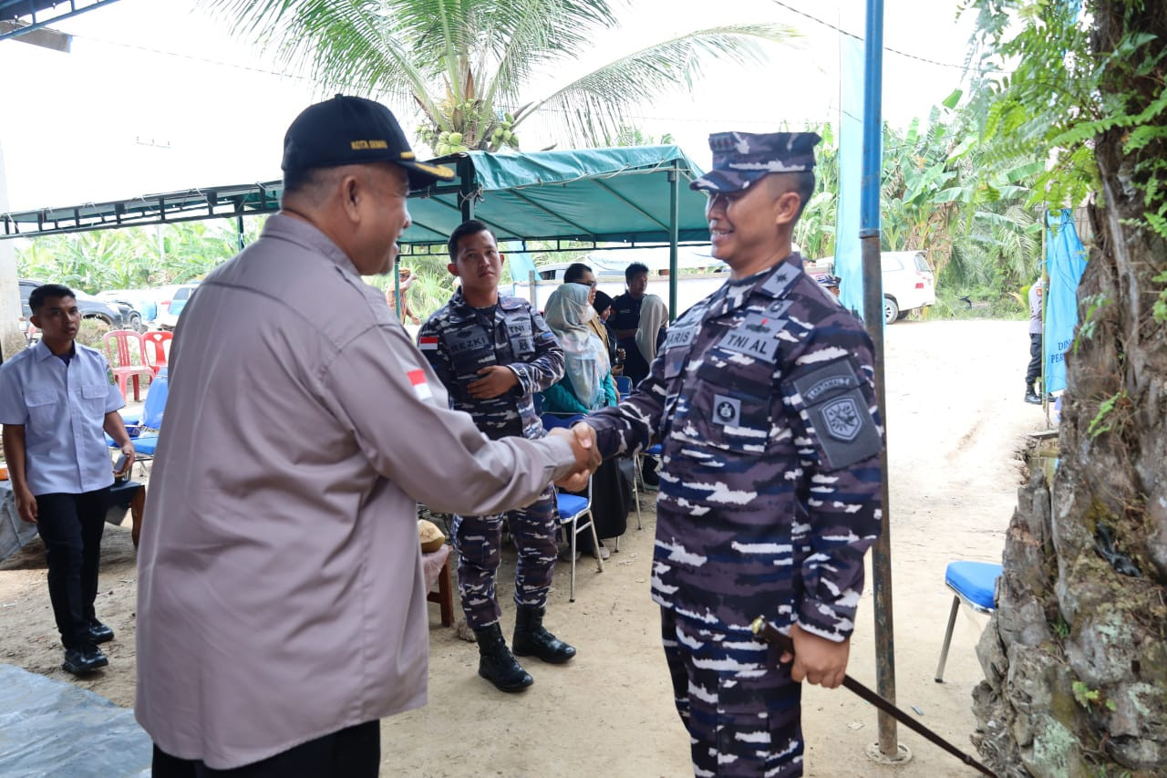 Sinergi Membangun Negeri, Danlanal Dumai Hadiri Pembangunan Rumah Tinggal Layak Huni Bagi Masyarakat Pesisir