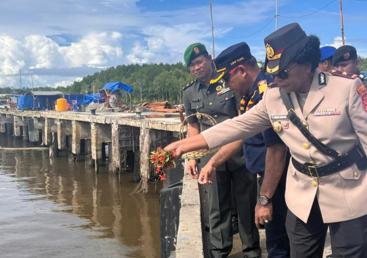 Kodim 1710/Mimika Bersama Satuan TNI Garnisun Timika Gelar Upacara Ziarah Rombongan Dalam Rangka Peringati Hari Juang TNI AD Ke-79 TA 2024