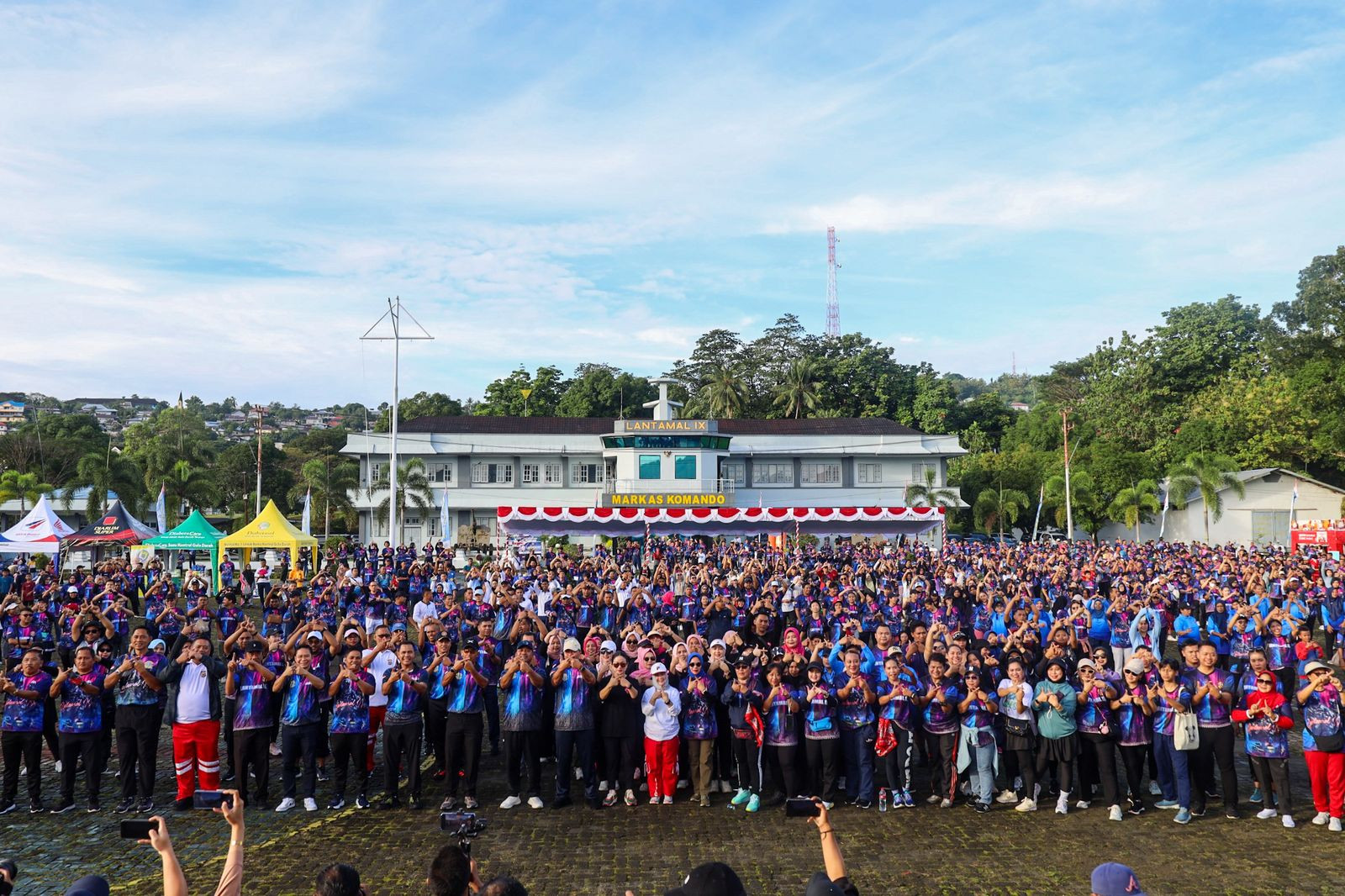 Ribuan Warga Masyarakat Banjiri Mako Lantamal IX Ambon Semarakkan HUT Ke-72 Lantamal IX Ikuti Fun Bike dan Fun Walk