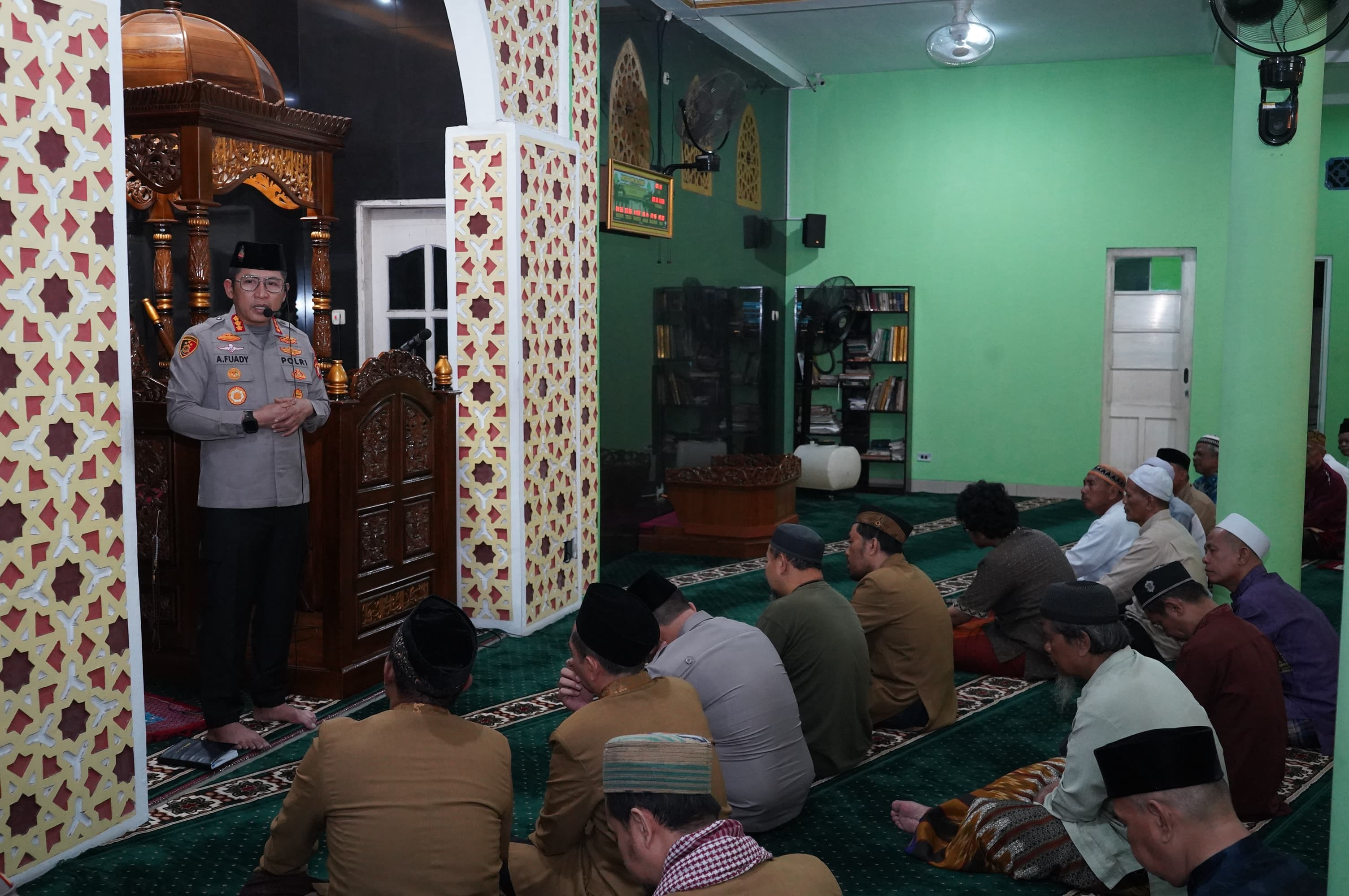 Kapolres Metro Jakarta Utara Gelar Sholat Subuh Keliling di Masjid Jami Al Jihad, Ajak Warga Jaga Kamtibmas