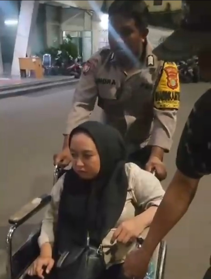 Bhabinkamtibmas Polsek Koja Sigap Bantu Korban Laka Lantas