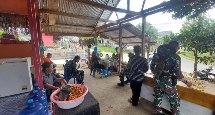 Satgas TMMD Berbaur Dengan Masyarakat Desa Worat-Worat, Ciptakan Kedekatan dan Kemanunggalan