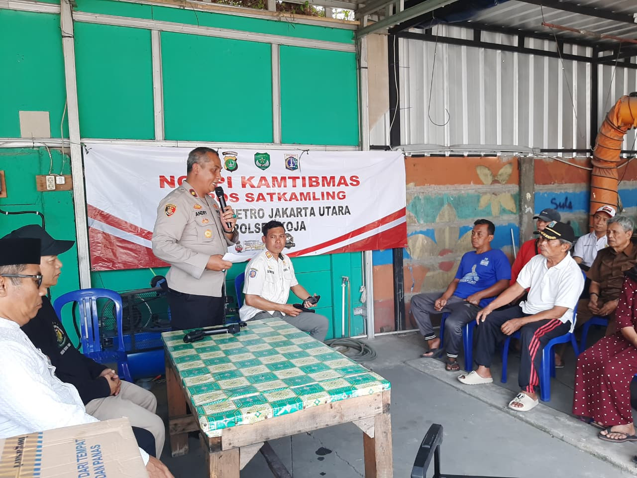 Kapolsek Koja Gelar Ngopi Kamtibmas Bersama Warga RW 01 Tugu Utara, Perkuat Cooling System Jaga Jakarta