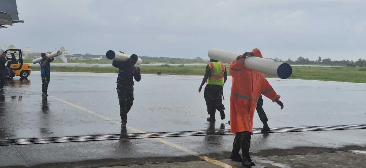 Tower PLN Roboh Dihantam Banjir, TNI Gerak Cepat Bantu Pulihkan Kelistrikan di Aceh