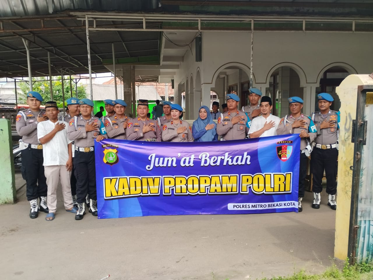 Kegiatan Jum’at Berkah Kadiv Propam Polri di Polres Metro Bekasi Kota Berjalan Lancar dan Penuh Hikmah