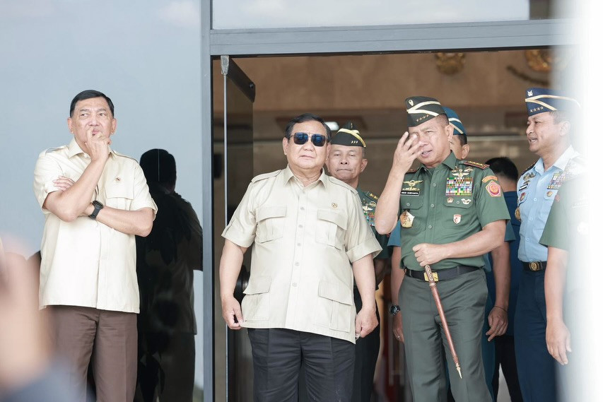 Presiden RI, Menhan RI dan Panglima TNI Rapat Evaluasi Percepatan Pembangunan KDKMP