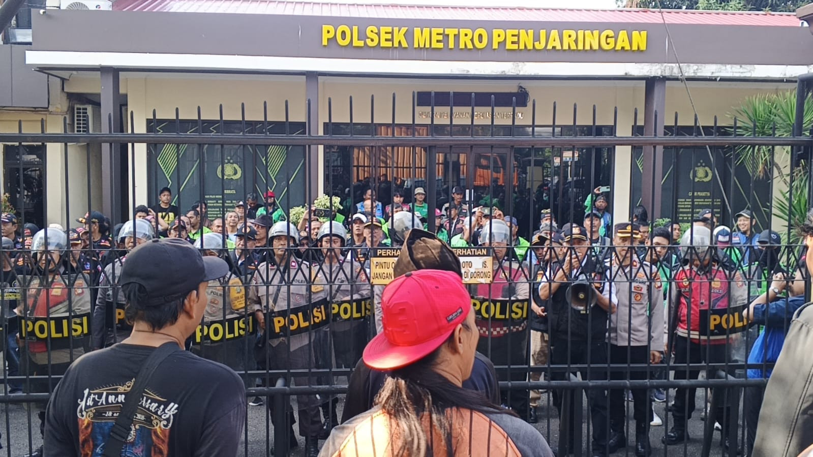 Sinergi Jaga Jakarta, Polsek Metro Penjaringan Gelar Apel dan Simulasi Sabuk Kamtibmas Bersama Warga