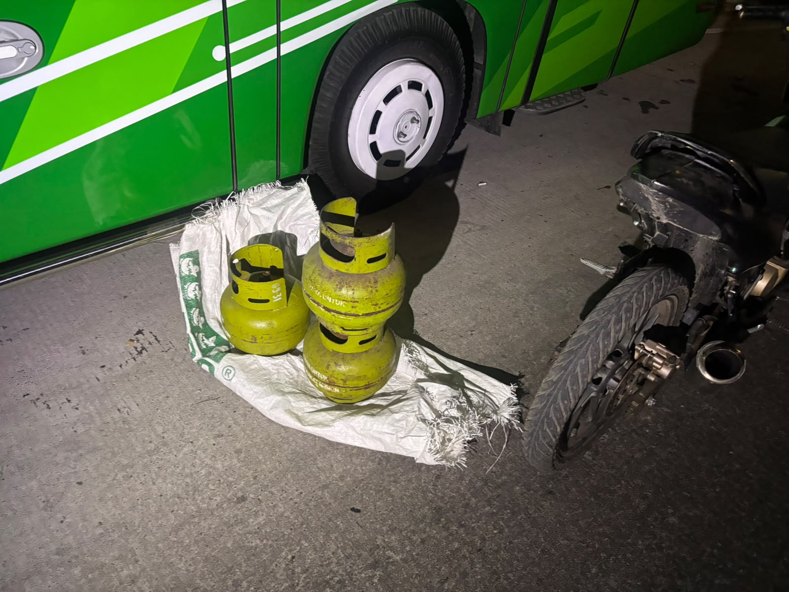 Polres Metro Bekasi Kota Amankan Tiga Pemuda Diduga Curi Tiga Tabung Gas di Ruko Sun City