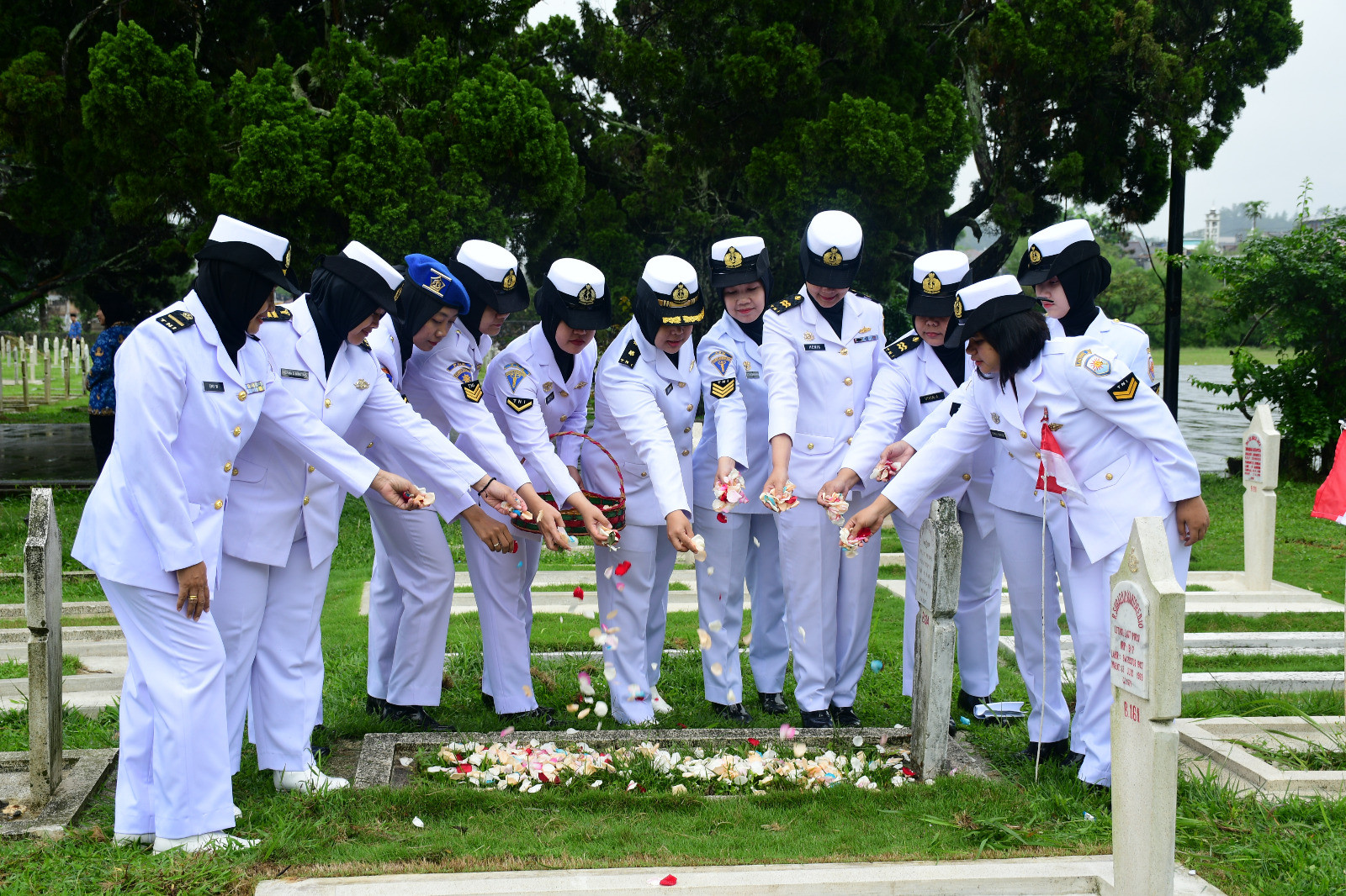 Jelang HUT Ke-62 Kowal Tahun 2025, Kowal Wilayah Bandung Laksanakan Ziarah dan Tabur Bunga Ke Taman Makam Pahlawan Nasional Cikutra