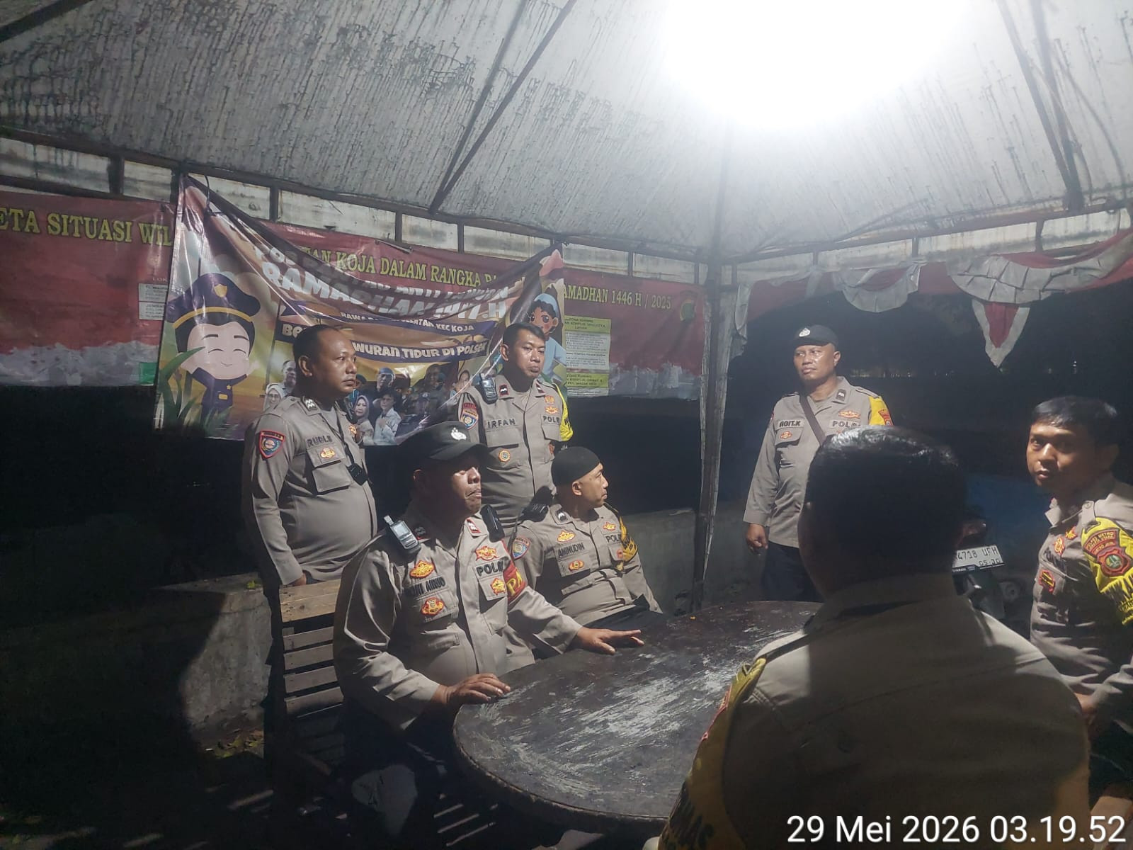 Polisi Siaga di Pos Pantau Pasar Ular Plumpang, Antisipasi Tawuran dan Kejahatan Jalanan