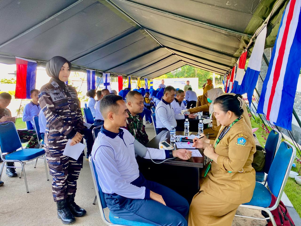 Peduli Kesehatan, Prajurit dan Jalasenastri Lanal Bintan Ikuti Skrining PTM dan Cek Kesehatan Gratis